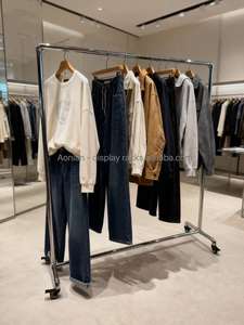 Porte-vêtements en acier inoxydable argenté durable pour <span class=keywords><strong>magasin</strong></span> <span class=keywords><strong>de</strong></span> vêtements avec roulettes, déplacement facile - Product Image 3