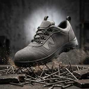 Chaussures de sécurité basses pour hommes en daim respirant avec embout en acier, antidérapantes, résistantes à l'eau et anti-perforation, idéales pour la construction - Product Image 1