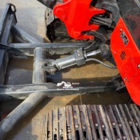 Mini-excavatrice sur chenilles d'occasion NOVUS U55 5T avec moteur et système hydraulique fiables, idéale pour les travaux de construction et de terrassement