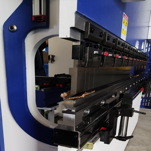 Presse plieuse CNC 12000mm 6000mm 600T 400T 500T pour <span class=keywords><strong>lampadaire</strong></span> avec 10mm 12mm 8mm 6mm SS MS CS Panneaux en aluminium et en acier galvanisé - Product Image 5