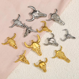 Western Bull Skull Boutique | 18K PVD liontin besi tahan karat berlapis emas | Jimat tengkorak sapi untuk pembuatan perhiasan DIY - Product Image 4