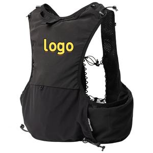سترة جري مخصصة للمسارات مع حقيبة ترطيب وقارورة ماء مرنة، سترة خفيفة الوزن للركوب والجري بتصميم حسب الطلب - Product Image 1