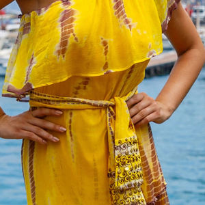 Nouvelle robe décontractée à imprimé plage jaune à volants à une épaule sur mesure confortable en soie Bardot maxi robe - Product Image 5