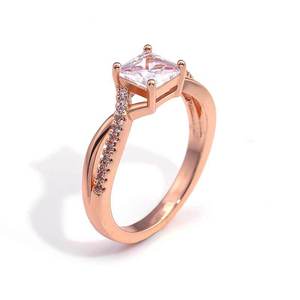Anello Minimalista da Donna in Tono Caldo con Zirconi, Elegante Gioiello Regolabile in Lega, Stile Moderno - Product Image 4