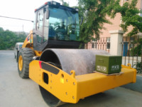 Compacteur vibrant XS163J de 16 tonnes disponible avec garantie d'un an, tambour à blocs convexes en option pour scénarios de sols spéciaux
