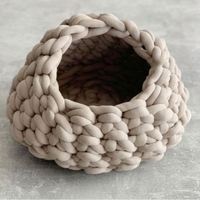 Lit pour chien et chat en fausse fourrure colorée de luxe, de petite taille, rembourré de coton, tissé à la main, style Ins, avec un toucher doux et moelleux