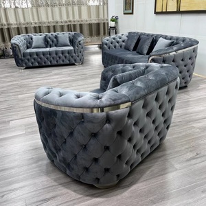 Bộ ghế <span class=keywords><strong>sofa</strong></span> nhung đen kiểu Chesterfield hiện đại, ba chỗ ngồi, khung thép không gỉ, bọc vải cao cấp, kiểu dáng nút bấm sang trọng, dành cho phòng khách. - Product Image 3