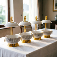 Nouveau design de luxe, plat de service chauffe-plats en acier inoxydable blanc et or de 8 L avec couvercle suspendu pour mariage et réceptions