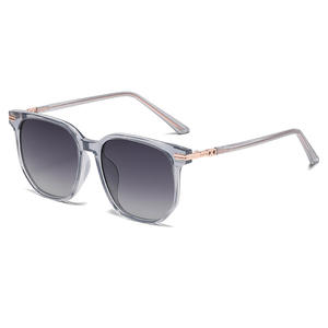 Gafas de Sol Polarizadas para Mujer, Montura Cuadrada Negra, TR90, Ligeras, Lentes TAC con Protección UV400, Estilo para Conducir al Aire Libre - Product Image 3