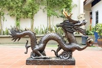 Grande statue de dragon volant Fengshui en bronze coulé durable pour jardin extérieur tenant la balle