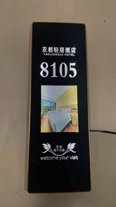 Nouvelles plaques de porte d'hôtel personnalisées en acier inoxydable RFQprint vérifiées 2026 avec bouton « Ne <span class=keywords><strong>pas</strong></span> déranger » et éclairage LED, alimentées par prise secteur - Product Image 5
