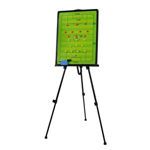 Lavagna Tattica per Allenatori di Calcio Tipo Staffa in PVC Verde/Nero con Diagrammi Dimostrativi Magnetici Cancellabili - Product Image 1