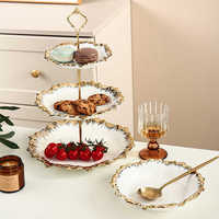 Vente en gros de vaisselle de luxe, assiette de présentation écologique à bordure dorée en céramique avec motif floral carré pour les mariages