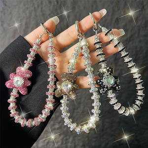 Cordon de téléphone portable de luxe scintillant, court, en cristal, avec breloque <span class=keywords><strong>pendentif</strong></span> ours en peluche en strass pour coque de téléphone - Product Image 1