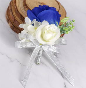 Boutonnière et corsage de poignet en soie bleu roi avec motif feuille pour mariage, demoiselle d'honneur, marié, invité - Vente en gros - Product Image 4