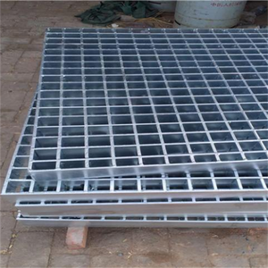 Grille de protection en <span class=keywords><strong>acier</strong></span> pour passerelle extérieure, fabricant de rampes en <span class=keywords><strong>acier</strong></span> <span class=keywords><strong>galvanisé</strong></span> pour plateformes offshore - Product Image 3