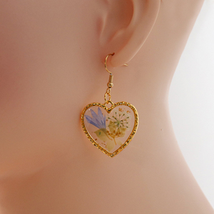 Pendientes Colgantes de Corazón con Flores Prensadas de Margarita y Diente de León Encapsuladas en Resina Dorada, Aretes de Moda para Mujer - Product Image 6