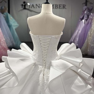 1576 ชุดแต่งงานผ้าซาตินสีงาช้างสุดเก๋ แต่งลูกไม้ลายหวาน พร้อมระบาย - Product Image 6