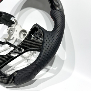 <span class=keywords><strong>Volante</strong></span> de Fibra de Carbono Brillante de Alta Calidad para <span class=keywords><strong>el</strong></span> Moderno Genesis Coupe, con Cuero Perforado y Franjas Rojas - Product Image 2