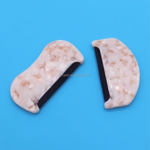 หวีขนสัตว์เลี้ยงลายหินอ่อนพลาสติก หวีสำหรับแมว หวีสำหรับลูกแมว แปรงขนสัตว์ อุปกรณ์ดูแลขนแบบพกพา หวีอเนกประสงค์ - Product Image 1