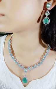 Ensemble de pendentifs en diamant américain faits à la main de qualité supérieure en pierre CZ plaquée or pour les mariages - Product Image 5