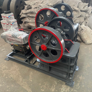 Máquina de Britagem Móvel Portátil para Rocha, Pedra, Minério de Ferro e Concreto com Motor e Engrenagem, Equipamento de Britagem de Alta Capacidade 50-1400t/h - Product Image 4