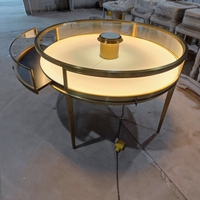 Comptoir de présentation de bijoux rond sur mesure, vitrine circulaire incurvée en verre pour bijoux, table îlot en laiton doré pour montres, boutique