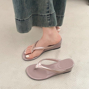 NOVEDAD DE VERANO 2025, elegantes sandalias de playa moradas, tacón de cuña, temperamento francés, chanclas de viento de noche suave - Product Image 5