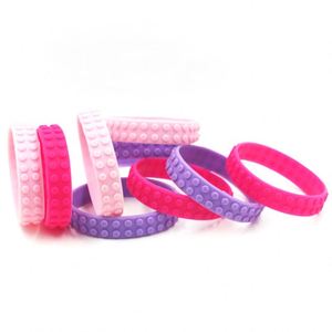 กำไลข้อมือซิลิโคนแบบกำหนดเอง พร้อมโลโก้สีนูน  รับดรอปชิป - Product Image 1