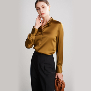 Camicetta da <span class=keywords><strong>Donna</strong></span> Minimalista <span class=keywords><strong>in</strong></span> Seta Satinata Dorata di Lusso a Maniche Lunghe con Bottoni, Ideale per Primavera/Estate - Vendita Diretta - Product Image 3