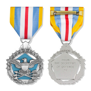 Medalla <span class=keywords><strong>militar</strong></span> de servicio distinguido de oro brillante personalizada de fábrica, trofeos y placas de premio de honor del Departamento de Defensa - Product Image 2