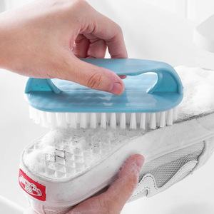 Cepillo de limpieza multifuncional para el hogar con cerdas de plástico suave y mango grueso; adecuado para lavar ropa y fregar. - Product Image 3