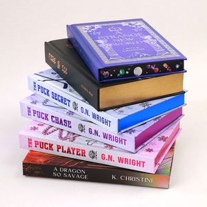 Impresión de Libros de Novelas Románticas con Tapa Dura Personalizada, Bordes Pintados, Cubierta con Estampado en Lámina Dorada, Encuadernación Cosida, Edición Especial, Fabricante - Product Image 3