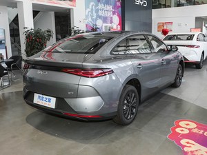 รถยนต์ไฟฟ้า BYD E7 สีขาว รุ่น 520 Smart Drive แบตเตอรี่ 57.6kWh 136 แรงม้า สำหรับการเดินทางประจำวัน - Product Image 2