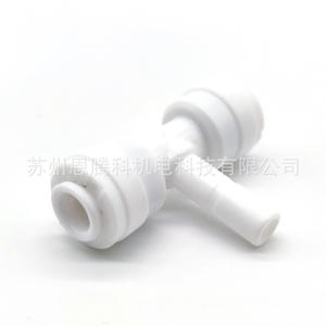 Conector de plástico tipo T de tres vías con conexión de 1/4 de pulgada para distribución de agua, accesorio para manguera de jardín - Product Image 1