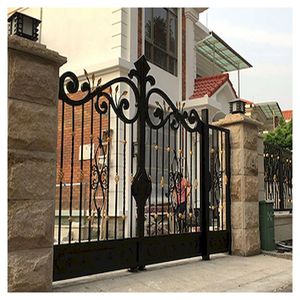 Puerta de Hierro Forjado con Logotipo Personalizado Prima, con Trabajos Ornamentales en Hierro para Entrada Principal de Hotel y Resort - Product Image 4