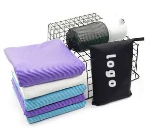 Toalla deportiva de rayas de microfibra con asa fácil de llevar, toallas de agua suaves de secado rápido que absorben el color y el logotipo personalizados