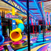 Aire de jeux intérieure sur le thème cyberpunk, lumières néon, jeux d'aventure, équipements futuristes par Cheer Amusement