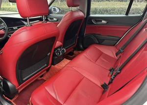 <span class=keywords><strong>Alfa</strong></span> <span class=keywords><strong>Romeo</strong></span> Giulia 2017 2.0T 200CV Edizione Deluxe - Product Image 4