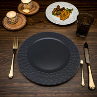 Assiette élégante classique faite à la main en plastique PP de luxe de 13 pouces, couleur personnalisée, réutilisable, pour mariage, maison, camping, salade, dessert, décoration