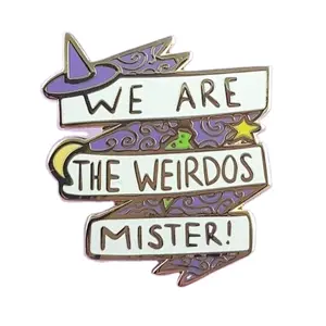 We are the weirdos Mister banner Broche Paquete simple Sombrero Esmalte Pin Letra Nombre DE LA EMPRESA Solapa Joyería Regalo Insignia Emblema Pin Insignia