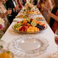 Assiettes de table élégantes en plastique transparent martelé, jetables, à bord ondulé, 7 pouces/10 pouces, modernes, pour mariages, fêtes, traiteur et hôtellerie