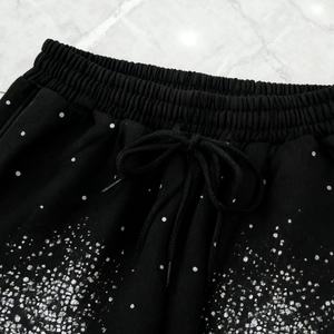 Pantalones de chándal anchos y rectos de algodón 100% con efecto desgastado por el sol, estilo streetwear con pedrería personalizada para hombre - Product Image 2