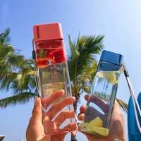 Bouteille d'eau carrée fantaisie en plastique écologique sans BPA, givrée, isolée, transparente, personnalisée, avec paillettes, pour jus de fruits et boissons sportives