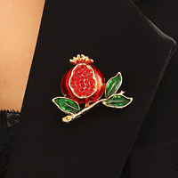 Broche fantaisie en émail motif fruits, en alliage plaqué or rose, ornée de strass en cristal, banane, grenade, fraise, cerise, épingle de revers, cadeau