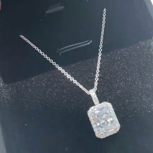 Collana Classica da Donna con Pendente in Oro Bianco e Diamante Taglio Asscher XL669 - Product Image 1