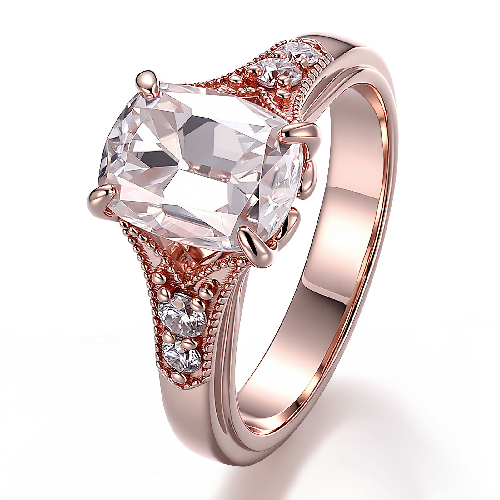 Bague en or massif 10 carats avec diamant de laboratoire.