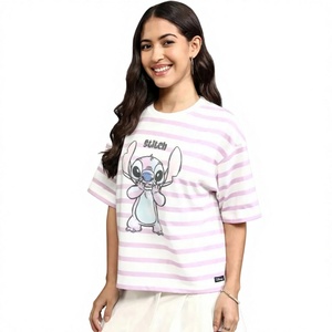 เสื้อยืดพิมพ์ลายผู้หญิงสไตล์ใหม่ เนื้อผ้าเจอร์ซีย์น้ำหนักเบา เสื้อยืดกราฟิกแขนสั้น เสื้อผ้าลำลอง รับทำโลโก้ตามสั่ง โรงงานผลิตเสื้อผ้า OEM - Product Image 2