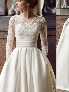S1186T Elegante Vestido de Novia Bohemio de Diseño Real, Corte A, Talla Personalizada, Tela de Satén Súper Pesado, Encaje de Media Longitud, Cola de Capilla - Product Image 5
