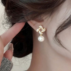 2025 Elegant Niche Square Pearl <b>Drop</b> <b>Earrings</b> for Women High-End Silver Studs Popular <b>Fashion</b> Jewelry - Product Image 3